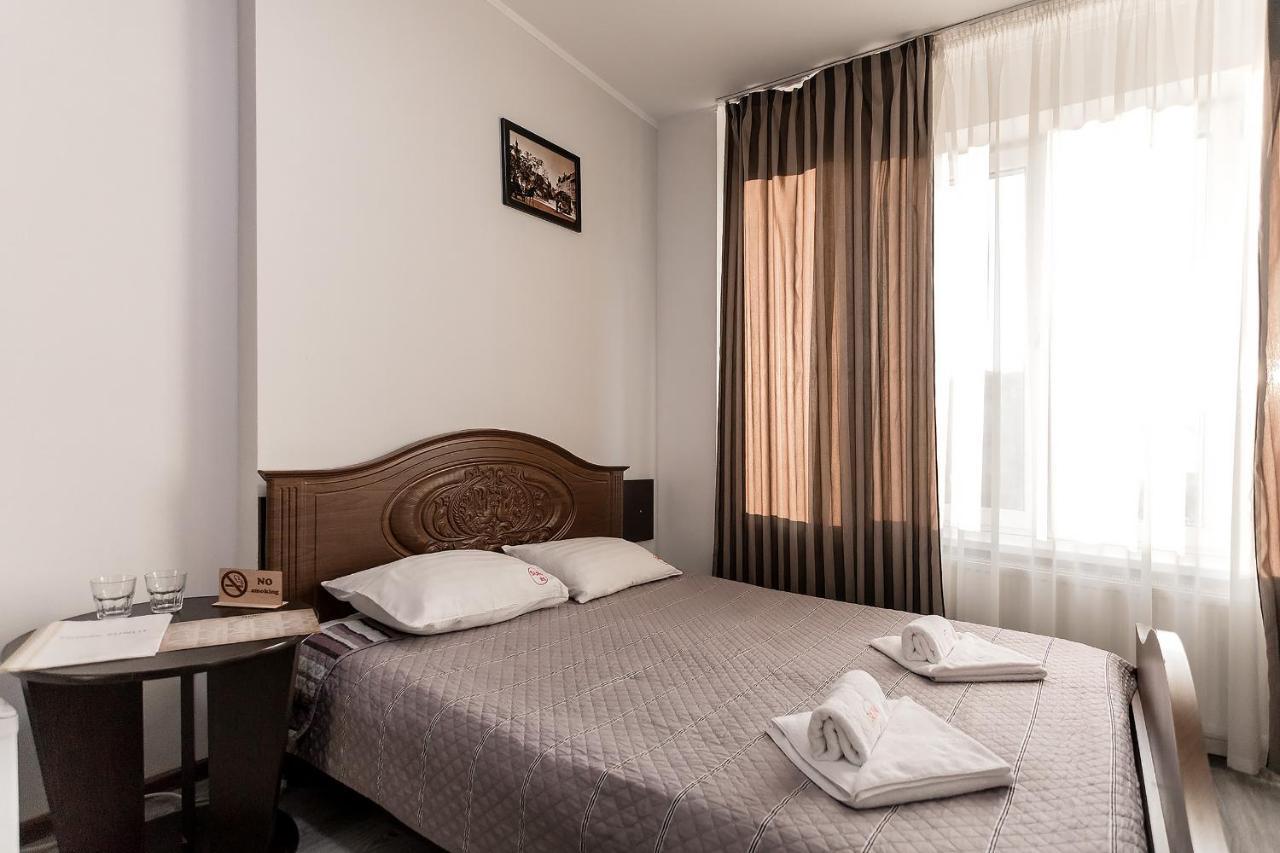 Sunlit Hotel Ivano-Frankivsk Luaran gambar