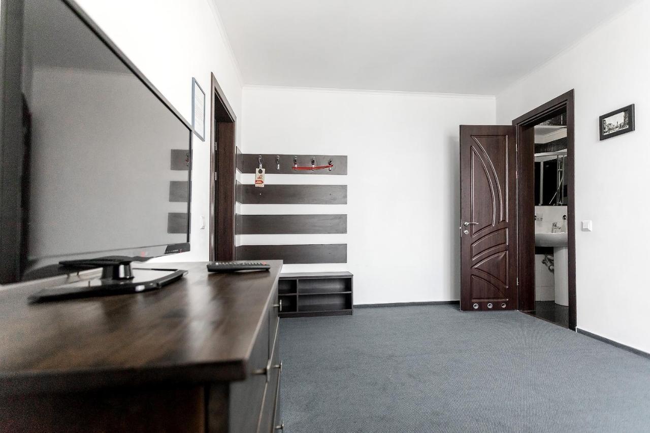 Sunlit Hotel Ivano-Frankivsk Luaran gambar
