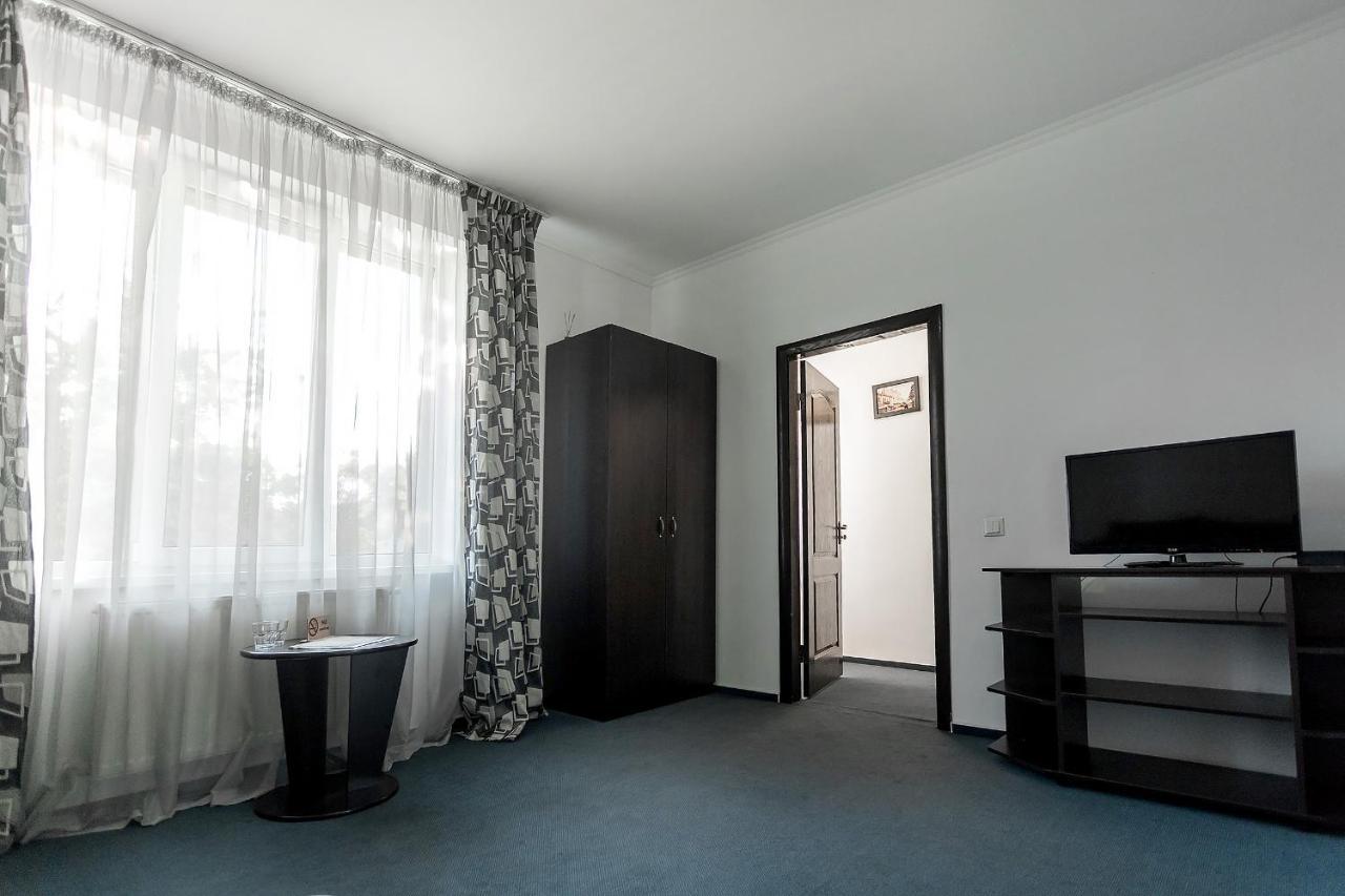 Sunlit Hotel Ivano-Frankivsk Luaran gambar