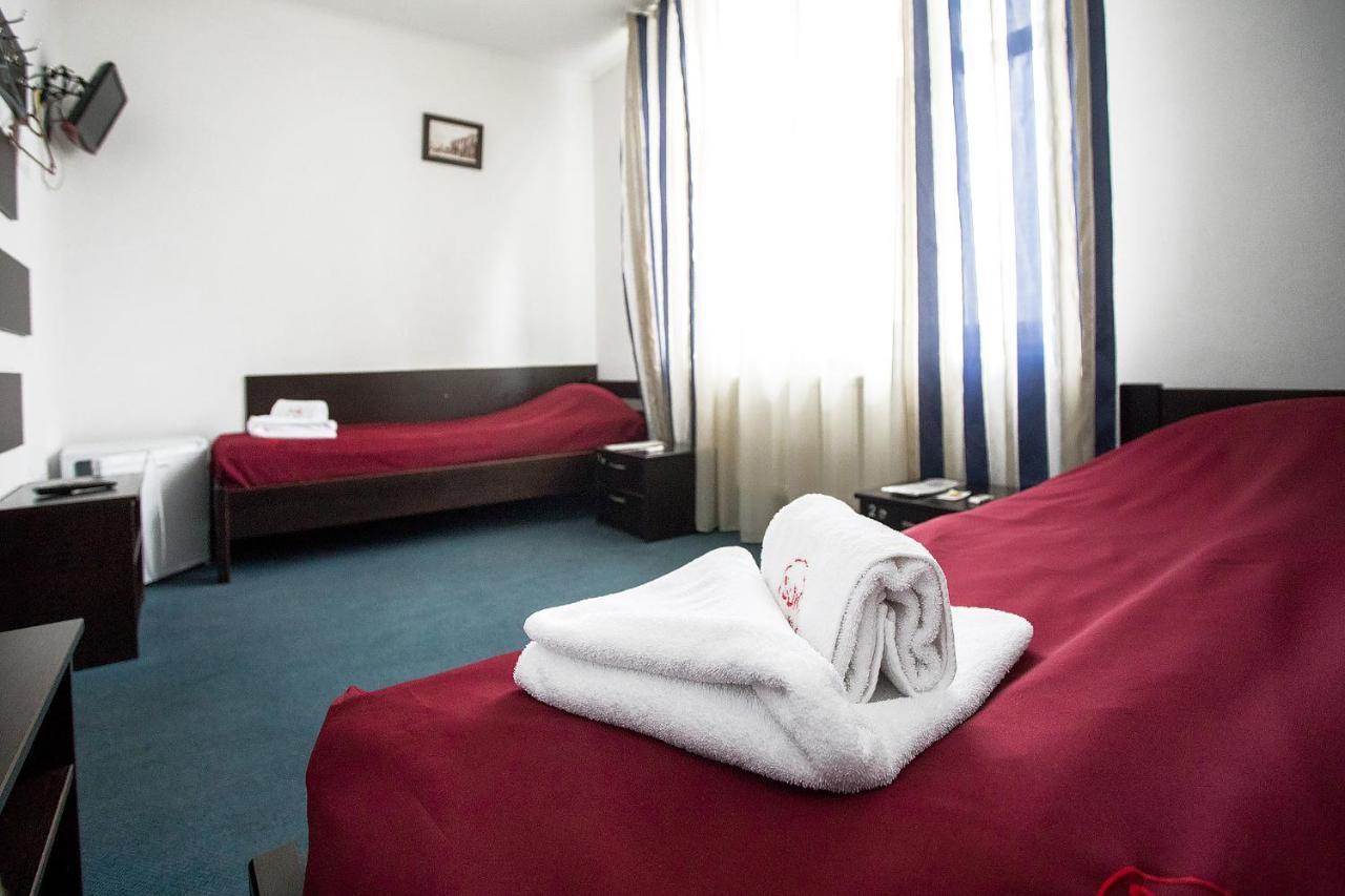 Sunlit Hotel Ivano-Frankivsk Luaran gambar
